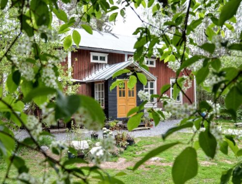 Punainen Talo - Červený Dům, dřevostavba na finském venkově