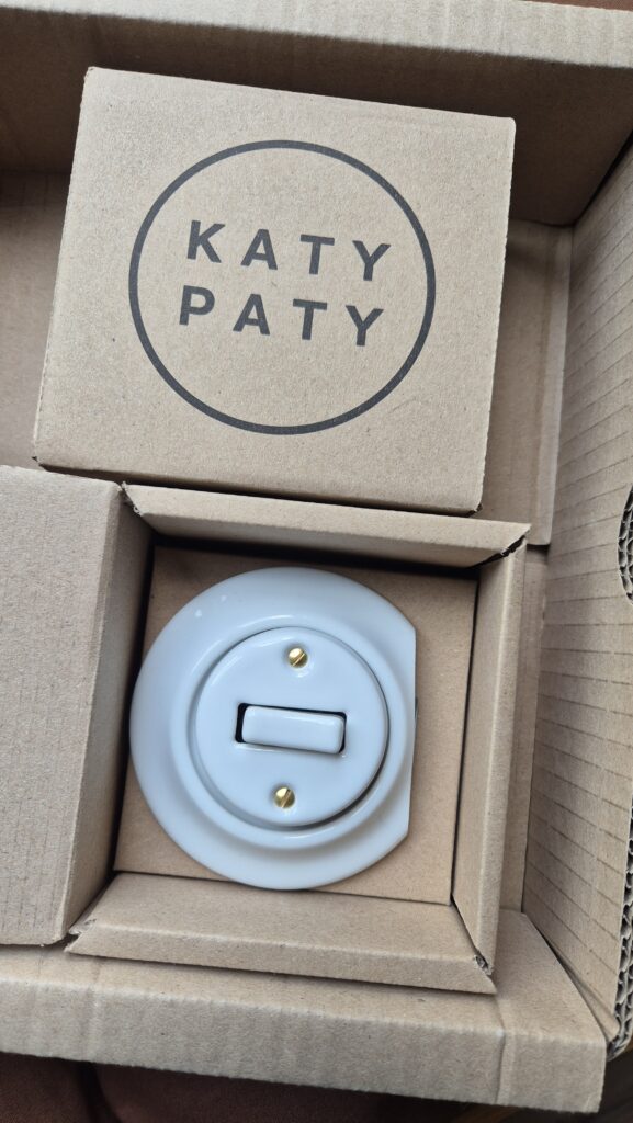 Katy Paty vypínač