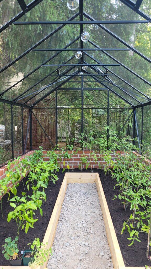 skleník s podezdívkou